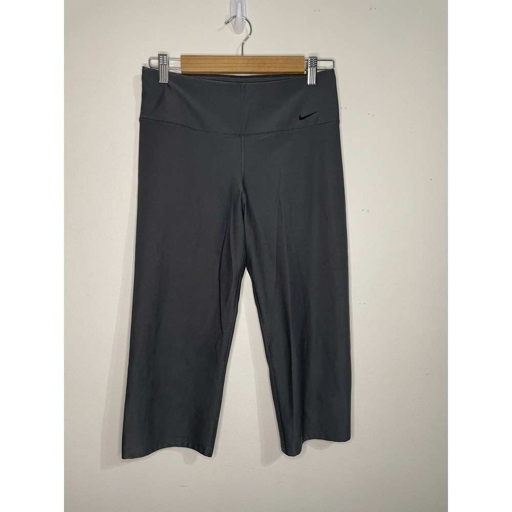 Nike Dri-Fit Gray Activewear Capri Pants, Size Medium